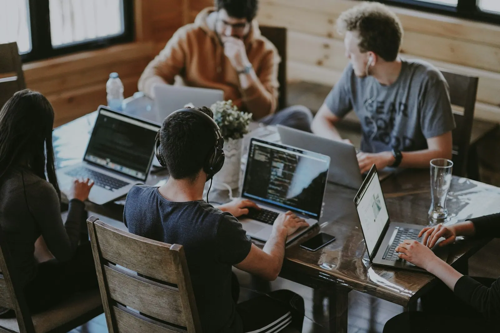 Team al lavoro su alcuni portatili